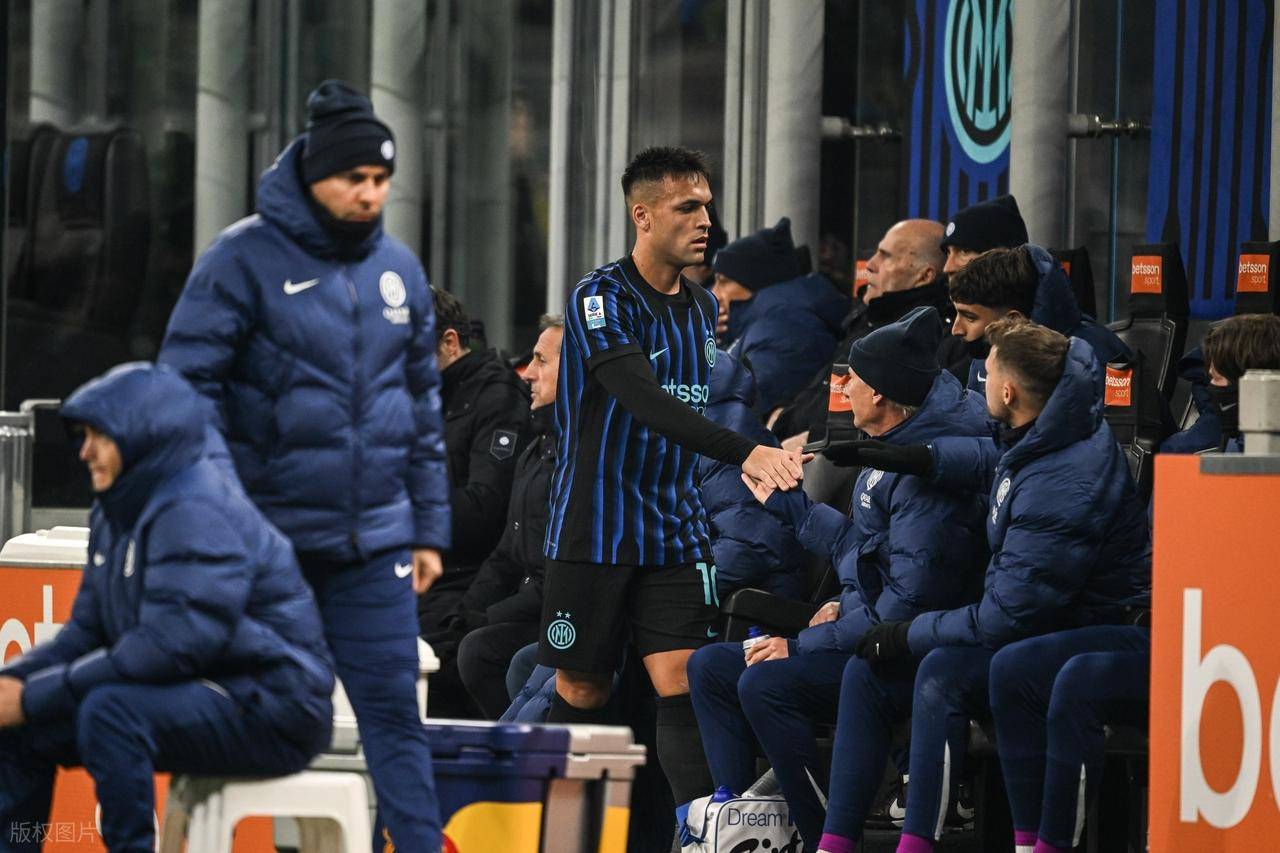 惜败AC米兰后，齐沃才发现不对劲，难怪阿莱格里一直按兵不动